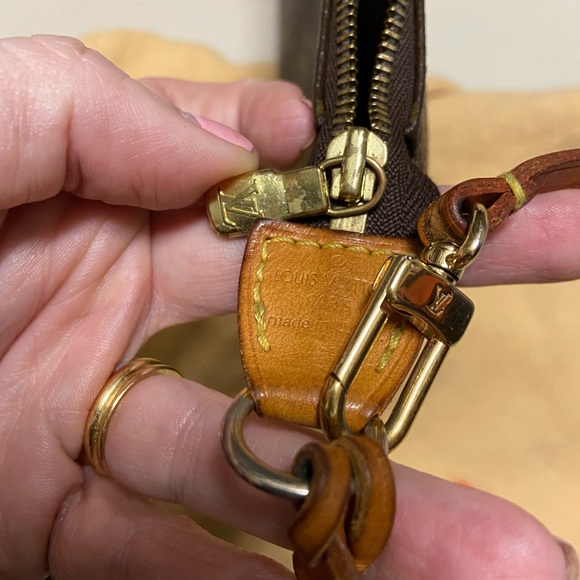 Louis Vuitton POCHETTE ACCESSOIRES - Picture 2 of 12